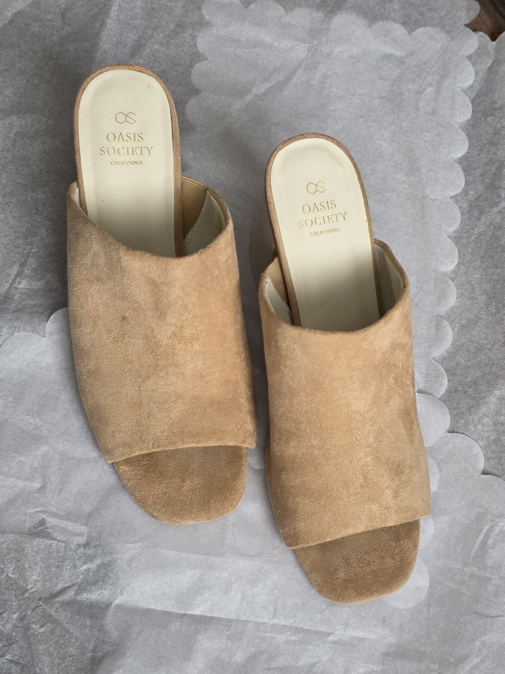 Oasis Society Tan Faux Suede Block Heel Square Toe Mules Sandals Women's 10 - Picture 3 of 9